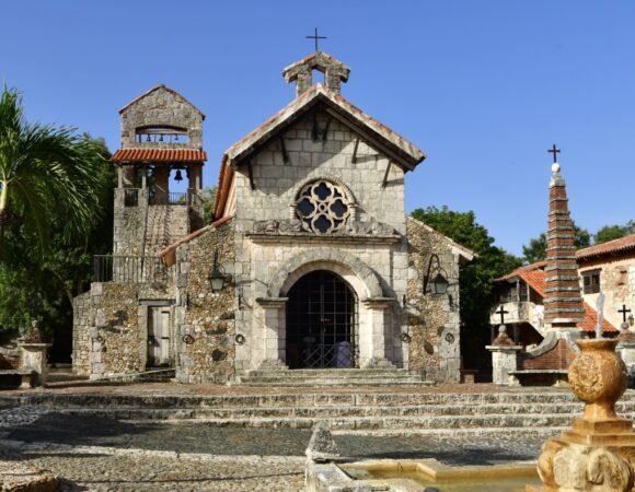 Catalina con Altos de Chavón